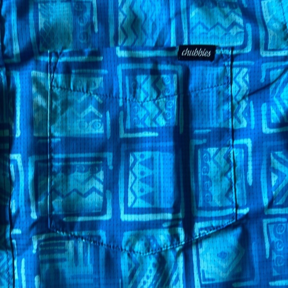 NWT Chubbies Fridays Breeze Tech Short Sleeve Shirt Hawaiian Men Size Small - Picture 8 of 10